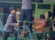 Babinsa Kepatihan Wetan Bersama Linmas Kerja Bakti Bersihkan Sekolah Paud KB Mawar Kencana