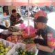 Jaga Stabilitas Harga, Babinsa Koramil 05/Jatinom Cek Harga Sembako Di Pasar Gabus Klaten