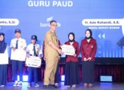 Pemkab Bogor Serahkan Beasiswa Istimewa Untuk Siswa SMP Swasta dan Guru PAUD