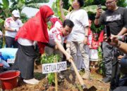 Adityawarman Apresiasi Masyarakat yang Menanam Pohon dalam Kegiatan Pesta Rakyat