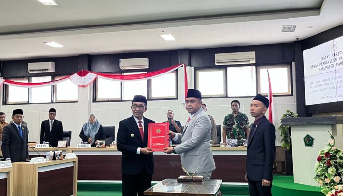 Paripurna Penetapan Raperda Pertanggungjawaban Pelaksanaan APBD 2024 Bersama DPRD Kabupaten Pamekasan.