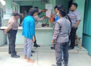 Sinergitas TNI-Polri Laksanakan Pemasangan Pamflet Kepatuhan Terhadap Kamtibmas Dan Tidak Mudah Terprovokasi