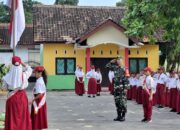 Babinsa Taji Jadi Pembina Upacara, Tanamkan Nilai Disiplin Dan Nasionalisme Sejak Dini