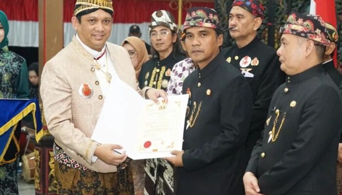 Gelar Bengsawan Terhadap Bupati Bangkalan Dinilai Menciderai Pranata Adat dan Sejarah Leluhur Keraton Bangkalan Oleh YKB