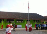Babinsa Klaten Utara Menjadi Pembina Upacara Di SDN 2 Jonggrangan, Sampaikan Ini