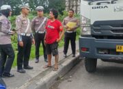 Unit lantas Gempol Tegur keras Mobil Truck parkir di Apollo Sembarang.