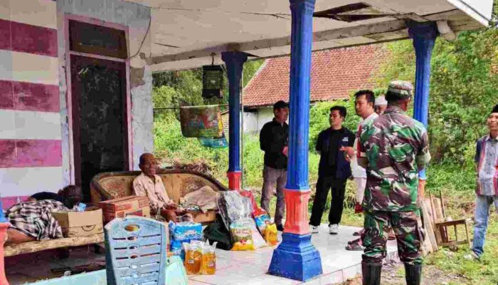 Anggota DPRD Kabupaten Bangkalan Muhammad Mosleh Salurkan Bantuan Kepada Pasangan Lansia