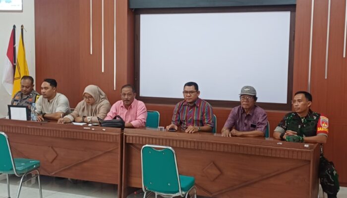 Babinsa Gumulan Klaten Kawal Penyaluran BLT-DD Tahap XII Pastikan Tepat Sasaran