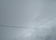 Warga Surabaya–Sidoarjo Heboh Suara Gemuruh di Langit Barat