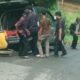 Bhabinkamtibmas Karang Tengah Tangani Mobil Terperosok di Jalur Ciroang
