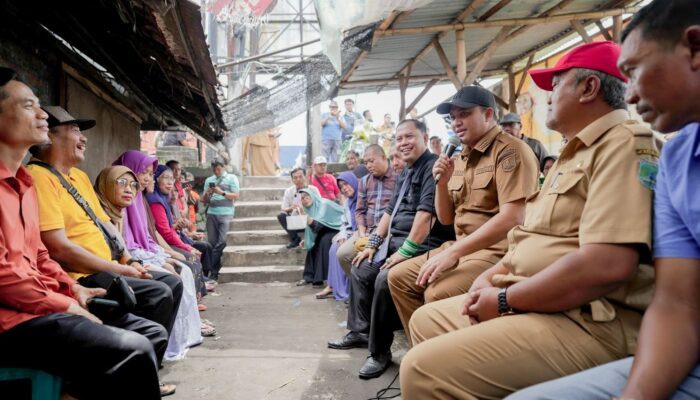 Puluhan Pedagang Pasar Gondanglegi Berharap Pemkab Bangun Gedung Pasar Yang Representatif.