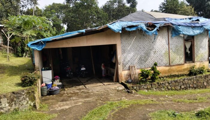 Camat Cigombong Kunjungi Rutilahu yang Terabaikan, Soroti Minimnya Perhatian Kepala Desa Pasir Jaya