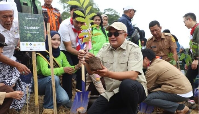 Bupati Bogor Komitmen Hijaukan Kabupaten Bogor Melalui Penanaman Pohon Di Seluruh Wilayah Kabupaten Bogor