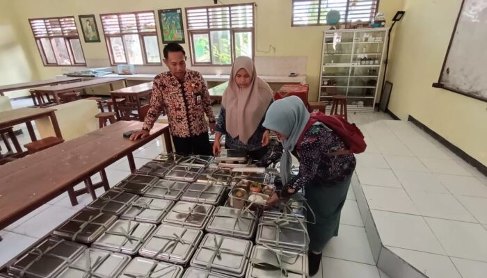 Peringatan Keras! Sebagian Besar Dapur MBG di Bangkalan Beroperasi Tanpa Sertifikat Laik Sanitasi
