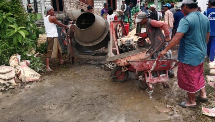 Semangat Gotong Royong Warga Pekalongan Laok Membangun Infrastruktur Secara Swadaya.
