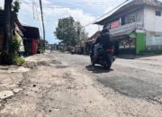 Benahi Jalan Berlubang di Gununggangsir–Wonokoyo pakai Aspal Coolmix