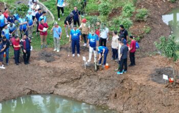 Kolaborasi Pusat dan Daerah: Bupati Bogor dan Menteri LH Pimpin Penanaman Pohon di Hutan Kota Tegar Beriman, Wujud Komitmen Lestari untuk Masa Depan