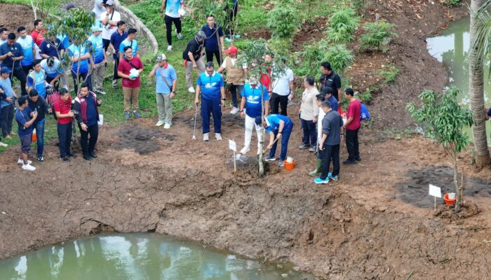 Kolaborasi Pusat dan Daerah: Bupati Bogor dan Menteri LH Pimpin Penanaman Pohon di Hutan Kota Tegar Beriman, Wujud Komitmen Lestari untuk Masa Depan