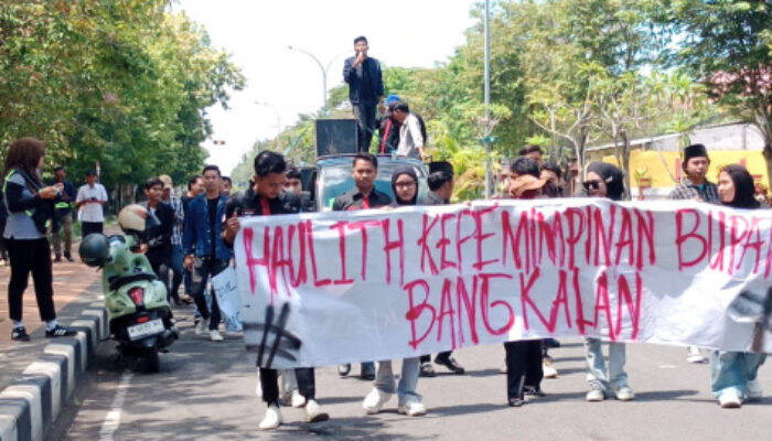 Puluhan Mahasiswa Himaba Gelar Aksi Damai, Minta Evaluasi Kepemimpinan Bupati Bangkalan