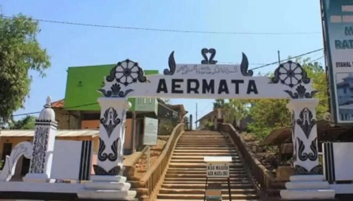 Air Mata Ibu Madura: Kisah Cinta, Doa, dan Legenda yang Mengalir Abadi