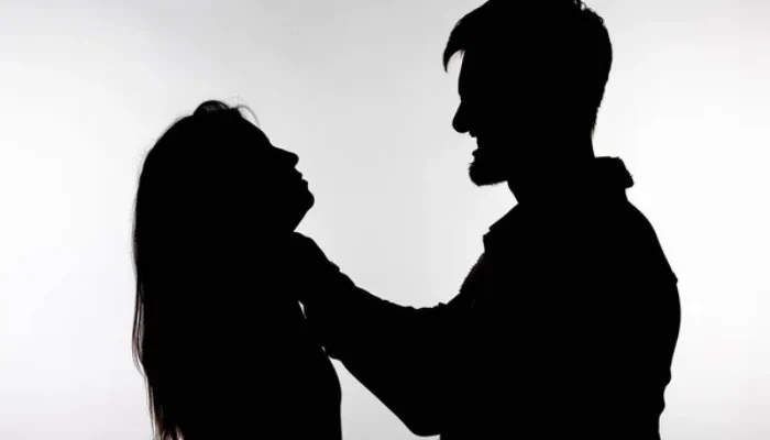 Cemburu Akibat Kabar dari TikTok, Wanita di Bangkalan Dianiaya Suami Siri hingga Pingsan di Pinggir Jalan