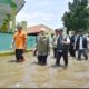 Gus Shobih Asrori Dampingi Gubernur Khofifah tinjau banjir Di Rejoso Kabupaten Pasuruan.