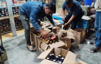 Razia Minuman Keras di Bangkalan: 132 Botol Disita, Polisi Tegas Jaga Ketertiban Selama Ramadan