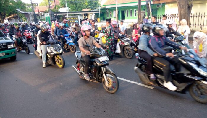 Spektakuler Kolaborasi Forkopimcam Gempol dan ISG Bagi Takjil Buka Bersama