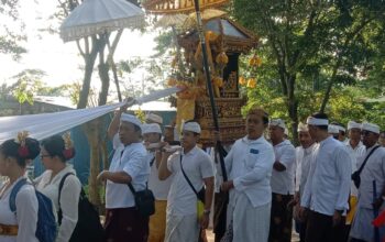 Melesti Umat Hindu Semarang di Pantai Marina Berjalan  Aman dan Tertip 