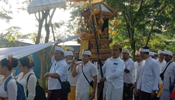 Melesti Umat Hindu Semarang di Pantai Marina Berjalan  Aman dan Tertip 