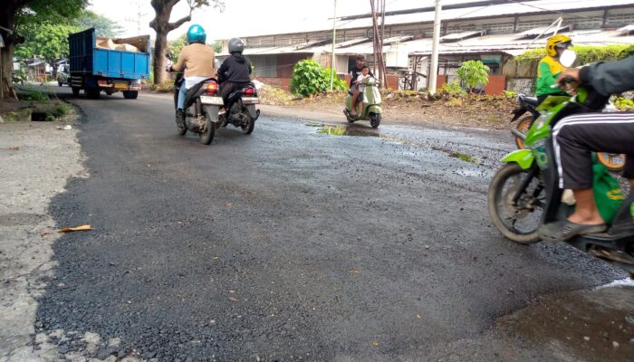 Hore, Ruas Jalan Karangbangkal- Talun Yang Rusak Dan Berlubang Akhirnya DI Benahi Jelang Lebaran