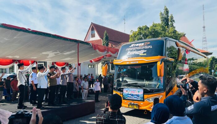 Bupati Pasuruan Bersama Forkopimda Berangkatkan Mudik Gratis, Ini Pesan Pentingnya