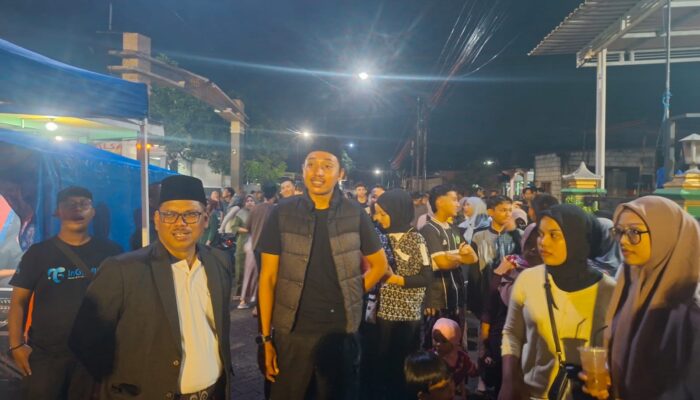 Ratusan Warga Dusun Jembrung2 -Bulusari Takbir Keliling Bersama Ketua DPRD, Siapkan Ribuan Hadiah Menarik Serta Di Hibur Penyanyi ” Rodok Rhoma” Asal Rembang