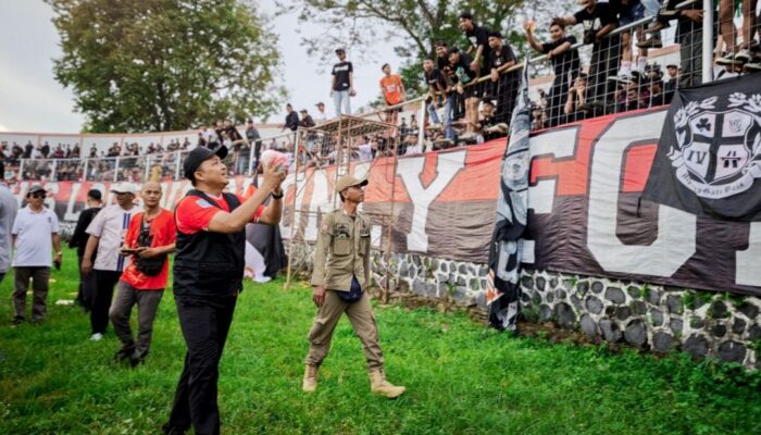 Bupati Pasuruan Rusdi Sutejo Targetkan Persekabpas Naik Liga II, Ini Pesannya Ke Suporter Sakeramania