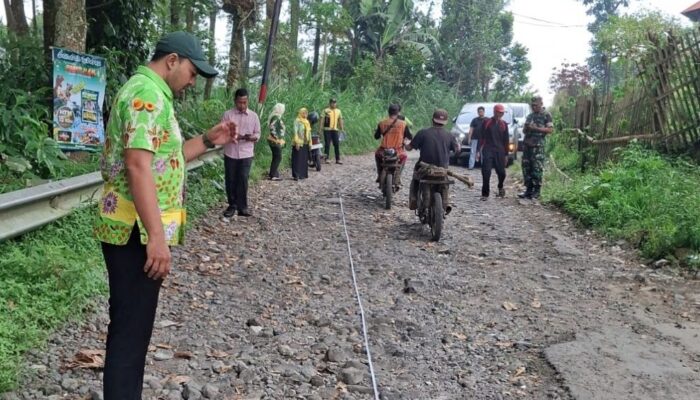 Keluhkan Jalan Rusak Di Ruas Pungging-Wonosari,Dewan Dan Dinas Turun Ke Lapangan.