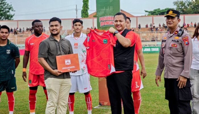 Ribuan Penonton Padati Stadiun R-Soedarsono Di Laga Friendly Match Persekabpas VS Pasuruan United