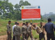 Pemkab Bogor Segel Lokasi Pembuangan Sampah Liar di Desa Kembang Kuning
