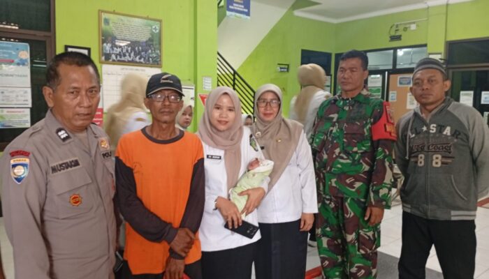 Gegerkan Warga  Penemuan Bayi  Depan Teras Rumah, Diduga Baru dilahirkan Beberapa Jam.