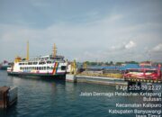 Antrian Penumpang di Pelabuhan Ketapang Banyuwangi Sisa Mudik  Capai  Sepanjang 2 km