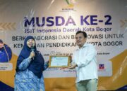 Ketua DPRD Kota Bogor Raih Penghargaan Tokoh Peduli Pendidikan 2026 dari JSIT Kota Bogor
