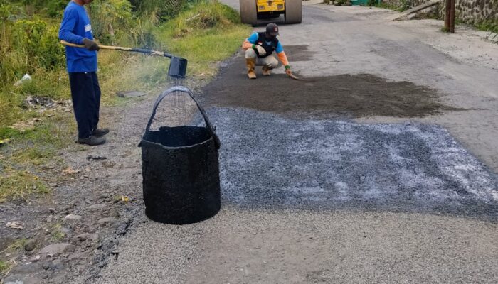Sempat Di Keluhkan Warga Soal Jalan Rusak.Pemkab Akhirnya Benahi Ruas Pungging-Wonosari Kecamatan Tutur