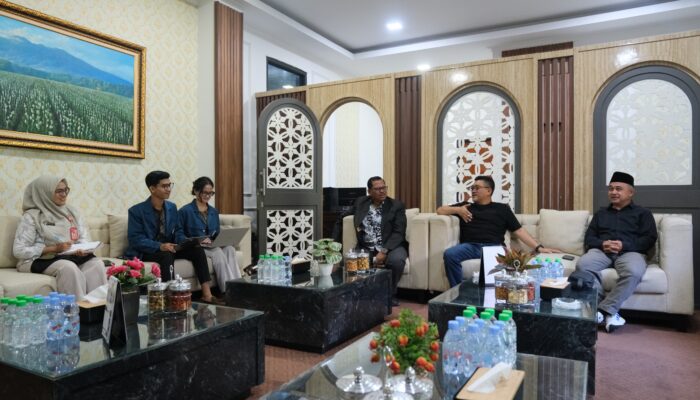 Sejumlah Mahasiswa Unair Audensi Dengan ketua DPRD Terkait Rekomendasi Pansus,Ini Pendapat Mereka