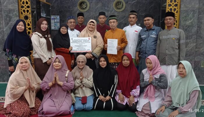 Pemkot Bogor Menyerahkan Dana Hibah ke DKM Masjid Al-Mi’raj di kelurahan Cibuluh