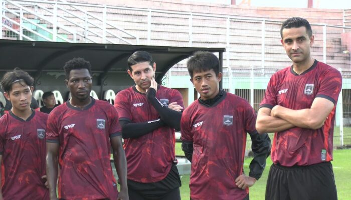 Ratusan Penonton Tumplek Blek Menyaksikan Tim Persekabpas Latihan di Stadion R Sudarsono Bangil