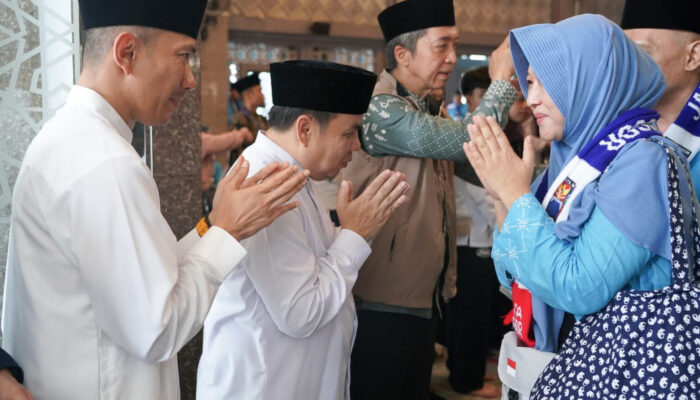 Lepas Jamaah Haji, Ketua DPRD Kota Bogor Titip Doa untuk Kesejahteraan Warga