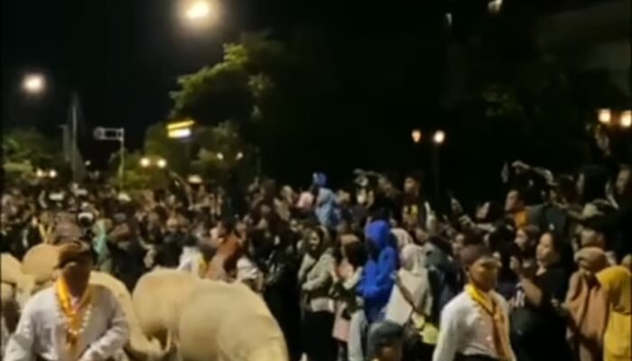 Giat Budaya Adat Kirab Malam 1 Kasa / Sura Keraton Surakarta pecahan Dinasti Mataram Islam