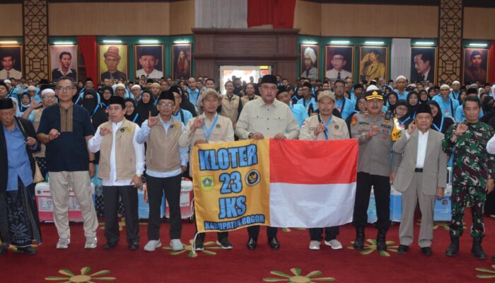 Bupati Bogor Rudy Susmanto Lepas Pemberangkatkan Jamaah Haji Kloter 23 Menuju Tanah Suci