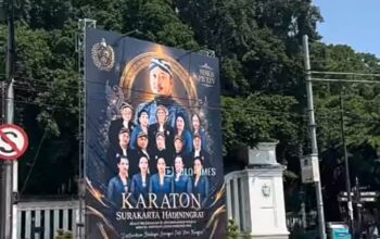 Heboh !!! Gegara Baliho Bertebaran di kawasan Gapura Masuk Keraton Solo Bikin Warga Mengeluh