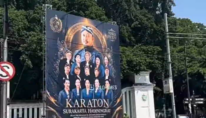 Heboh !!! Gegara Baliho Bertebaran di kawasan Gapura Masuk Keraton Solo Bikin Warga Mengeluh