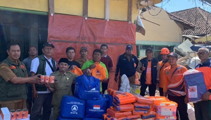 Pemkab Salurkan Bantuan paket Sembako ke Sejumlah Korban Laka Beruntun Di Gempol.